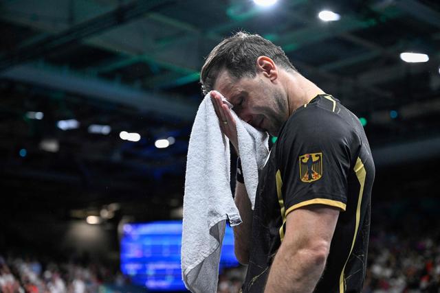 乒乓球传奇谢幕,球迷泪洒赛场 乒乓球传奇谢幕,球迷泪洒赛场