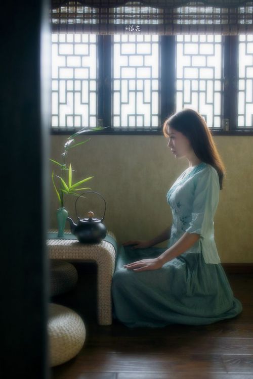 劈开乌云,雷霆争冠战击落王冠象征,利拉德25000分里程碑照耀赛场