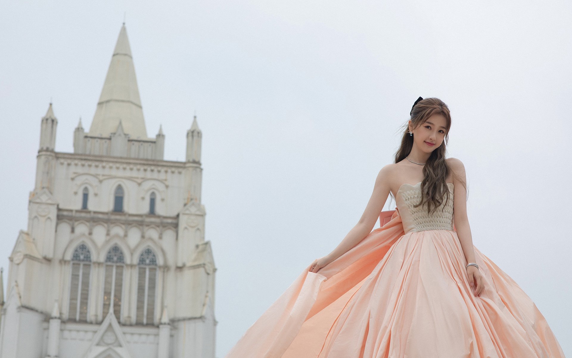 极速与突围，当F1揭幕战遇上喀麦隆生死战